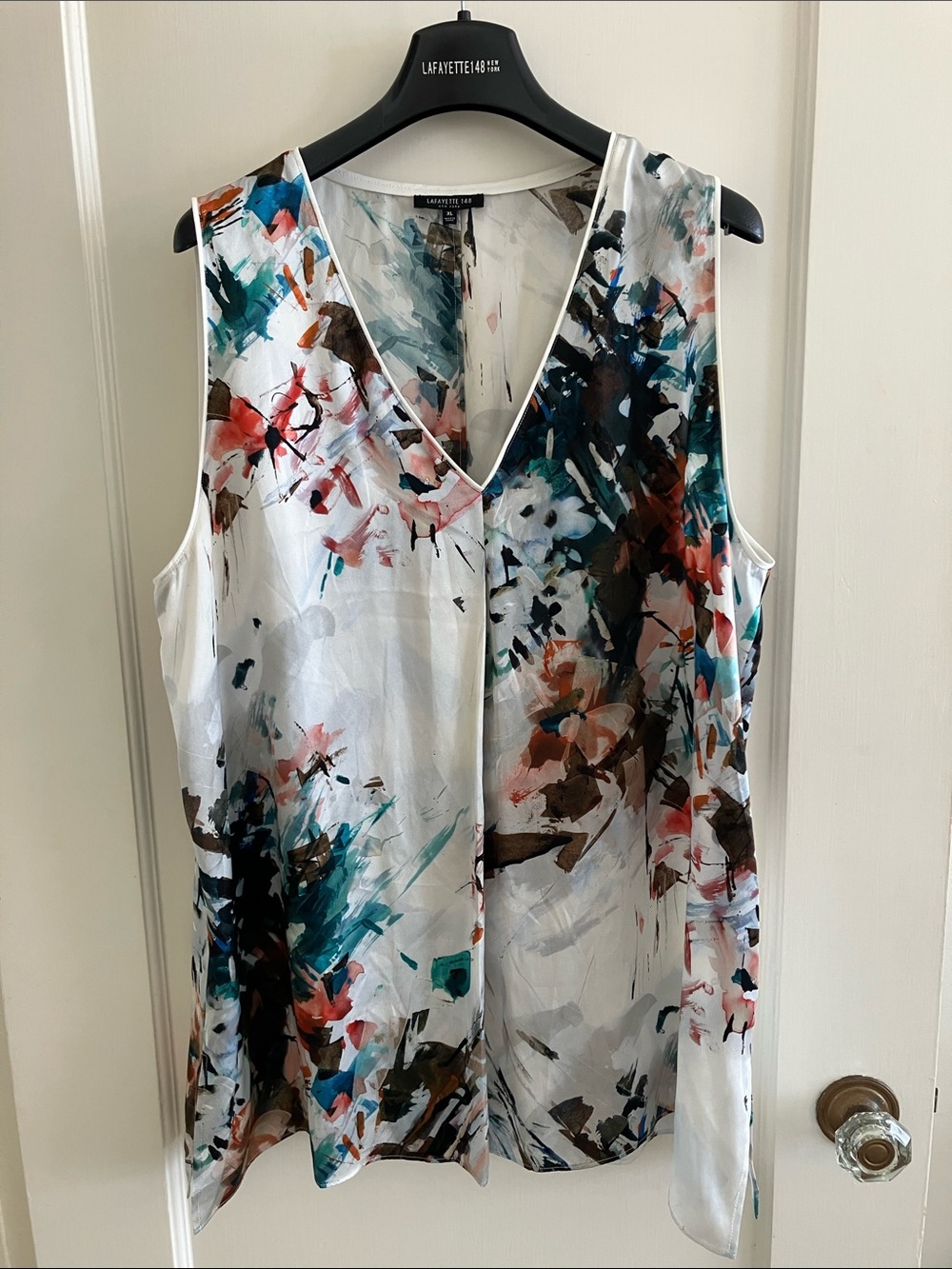 Lafayette 148 New York White Abstract Floral V-Neck Sleeveless Blouse